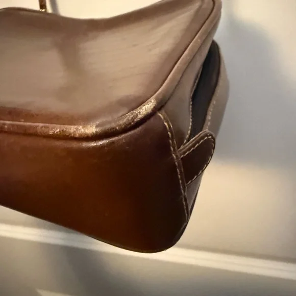 Gucci Elegant Brown Leather Crossbody Bag